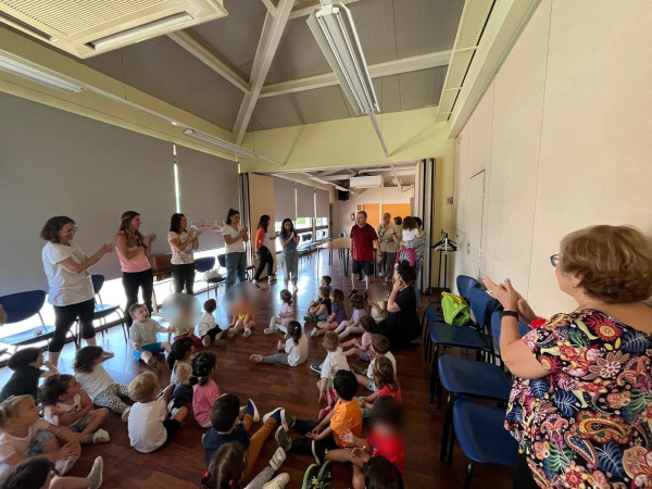 A Abrera continuem impulsant les iniciatives educatives intergeneracionals amb el Projecte Lligams, entre l'Escola Bressol Municipal Món Petit i el Casal de la Gent Gran