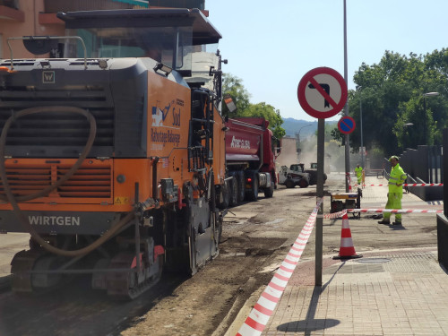 A Abrera millorem el nostre espai públic! Duem a terme la segona fase dels treballs de reparació i millora de la via pública en el carrer de Josep Tarradellas del nucli urbà