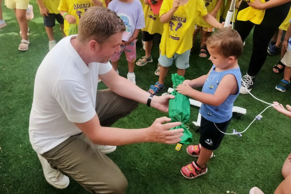 Visitem el Casal d’Estiu Municipal, que enguany fa part de les activitats a l'Escola Francesc Platón i Sartí d'Abrera