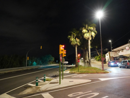 Reforcem la il·luminació en l'accés i sortida del barri de Les Carpes de Vilalba, que compta amb nous semàfors per a la millora de la seguretat