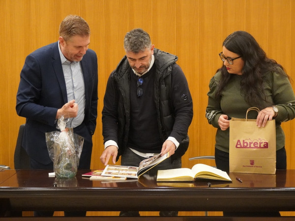 Rebem la visita de l’alcalde de Sant Vicenç de Castellet, Dani Mauriz, i el regidor d'Esports, Toni Calveras per conèixer el nostre model gestió esportiva en espais sostenibles