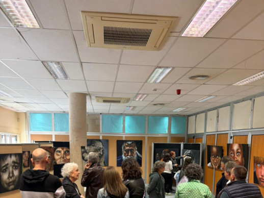 Assistim a la inauguració de l'exposició 'Expresiones' de l'artista abreranca Aurora Escribano a la Casa de Cultura