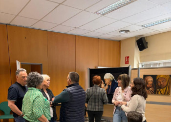 Assistim a la inauguració de l'exposició 'Expresiones' de l'artista abreranca Aurora Escribano a la Casa de Cultura