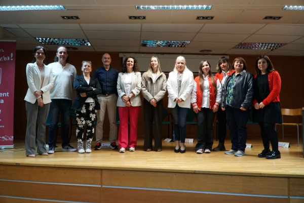 Abrera amb l'ocupació local i el teixit empresarial! Més de 160 persones han participat a la 2a Jornada de Recerca de Feina, amb xerrades, trobada d'empreses i lliurament de currículums