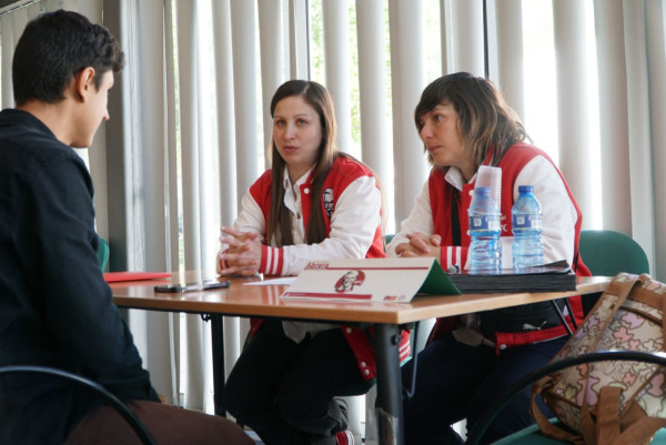 Abrera amb l'ocupació local i el teixit empresarial! Més de 160 persones han participat a la 2a Jornada de Recerca de Feina, amb xerrades, trobada d'empreses i lliurament de currículums