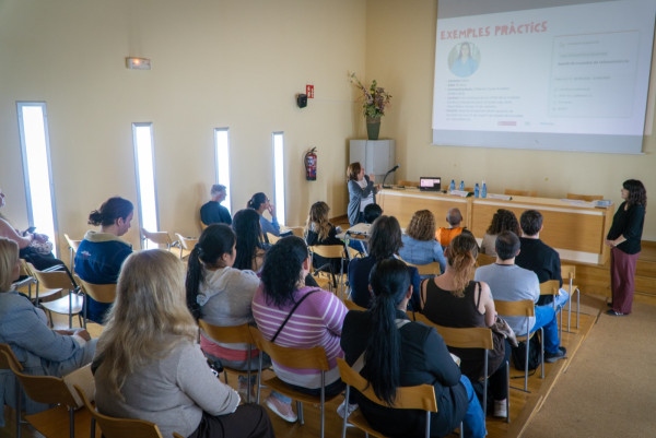 Abrera amb l'ocupació local i el teixit empresarial! Més de 160 persones han participat a la 2a Jornada de Recerca de Feina, amb xerrades, trobada d'empreses i lliurament de currículums