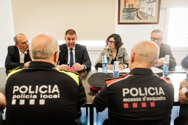 La consellera d'interior i Seguretat Pública de la Generalitat de Catalunya, Núria Parlon, visita el nostre municipi i signa el Llibre d'Honor de l'Ajuntament