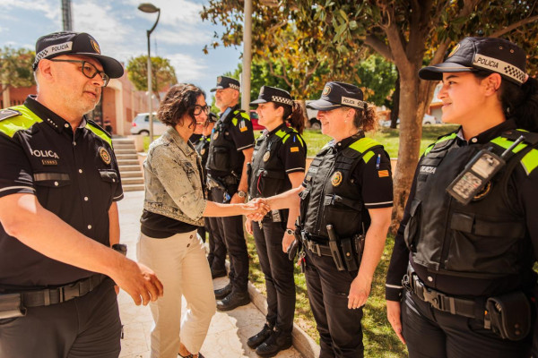 La consellera d'interior i Seguretat Pública de la Generalitat de Catalunya, Núria Parlon, visita el nostre municipi i signa el Llibre d'Honor de l'Ajuntament