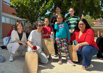 Els centres educatius abrerencs celebren la Diada de Sant Jordi - Escola Francesc Platón i Sartí