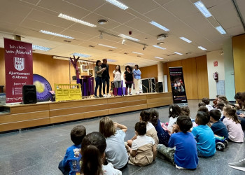 Commemorem, un any més, el Dia Internacional de la Nena amb un espectacle familiar de titelles a la Casa de Cultura i una exposició al vestíbul de la Biblioteca