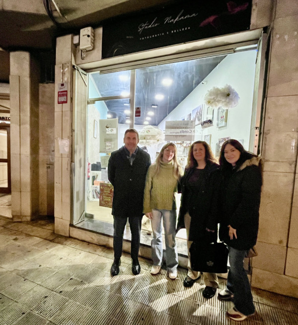 Visitem els establiments participants en el 15è Concurs d’aparadors Nadalencs d’Abrera!