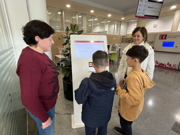 Promovem la cultura emprenedora a Abrera amb el programa CuEmE. Les cooperatives de 5è de l’Escola Francesc Platón i Sartí del curs 2025-2026 es posen en marxa!