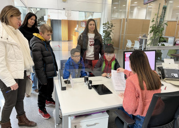 Promovem la cultura emprenedora a Abrera amb el programa CuEmE. Les cooperatives de 5è de l’Escola Francesc Platón i Sartí del curs 2025-2026 es posen en marxa!