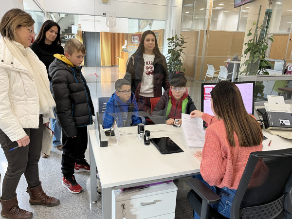 Promovem la cultura emprenedora a Abrera amb el programa CuEmE. Les cooperatives de 5è de l’Escola Francesc Platón i Sartí del curs 2025-2026 es posen en marxa!