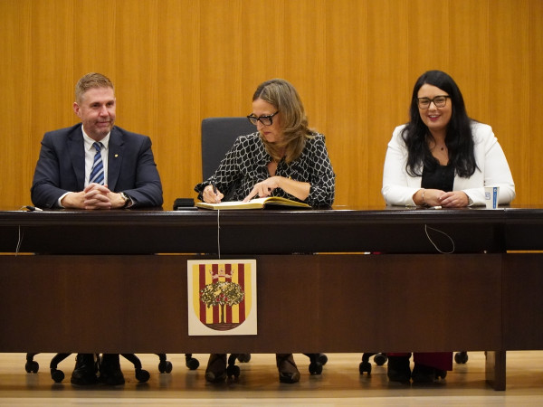 A Abrera hem commemorat el Dia Mundial contra el Càncer de Mama amb el festival solidari ELLASH, organitzat per la Fundació Sesé i l'Ajuntament d'Abrera