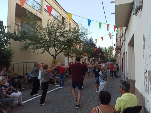 Les veïnes i veïns del barri de la Font d'Abrera gaudeixen de la seva Festa Major, amb diferents propostes programades!