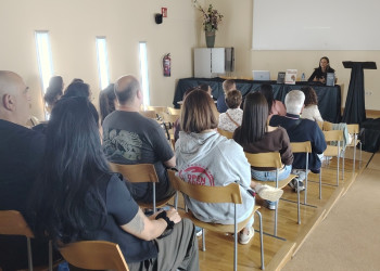 Assistim a la presentació del poemari "Necesito irme para dejar de verte" de l'autora local Layla Moratalla