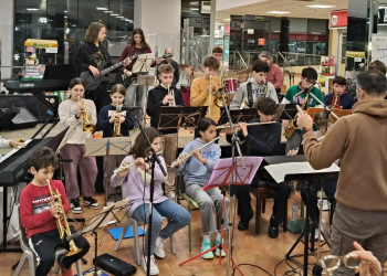 L'Escola Municipal de Música aposta per la música en grup i la improvisació!