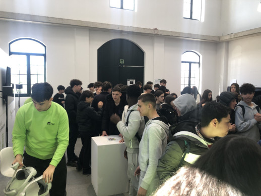 L’alumnat de 4t d’ESO de l’Institut Voltrera visita la 2a Fira d’FP del Baix Llobregat, amb el suport de l’Ajuntament d’Abrera