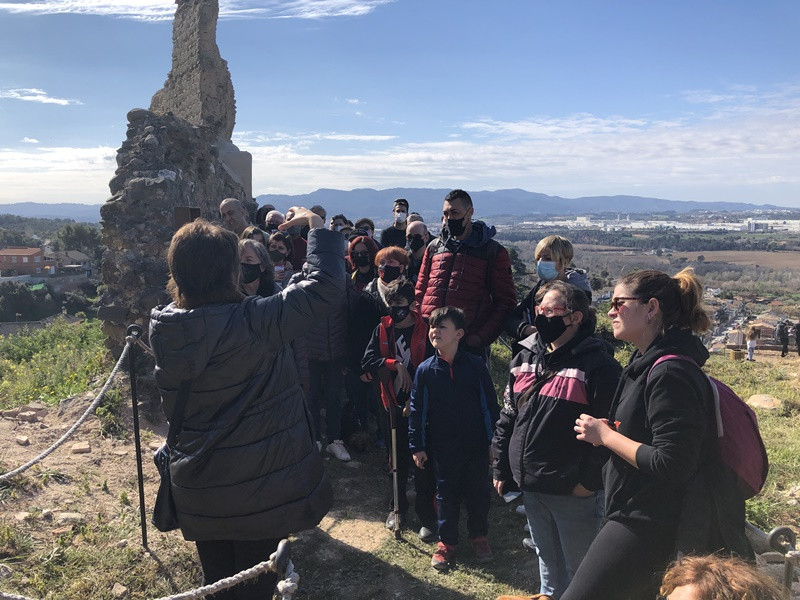 Més de 500 persones han gaudit de la jornada de portes obertes del Castell de Voltrera d'Abrera i el nou mirador de Montserrat d'Abrera