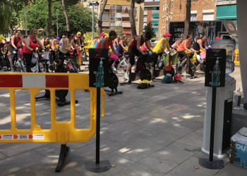 Gaudim d'una trepidant sessió d'Spinning a la plaça de Rafael Casanova!