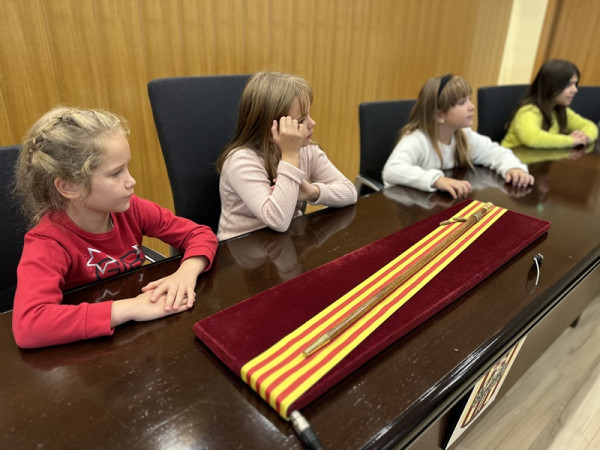 L'alumnat de tercer curs de l'Escola Ernest Lluch visita el consistori d'Abrera dins l'activitat 'El meu Ajuntament'. Moltes gràcies!
