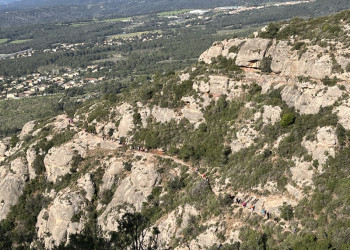 A Abrera promovem l'activitat física! Gran èxit de participació a la XXIV Caminada de Primavera Abrera-Montserrat, que s'ha celebrat aquest diumenge 6 d'abril!