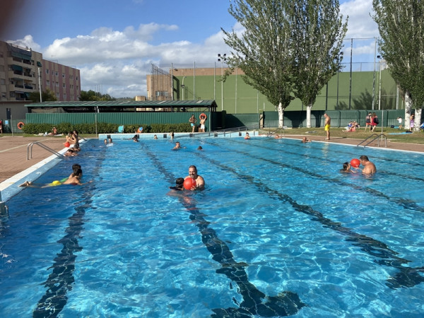 Gaudim de la darrera edició de Ràdio Abrera a la Piscina Municipal d'Estiu, amb l'animació i jocs a càrrec de l'entitat juvenil Crea Jove. Gràcies Abrera!