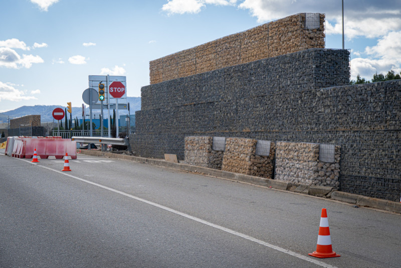 instal·lació de pantalles acústiques al carrer de Manresa, per reduïr l'impacte acústic de l'autovia A2 al seu pas pel nostre municipi
