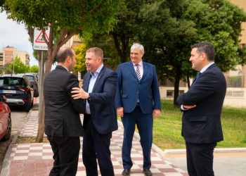 El conseller de la Presidència de la Generalitat de Catalunya, Albert Dalmau, visita l'Ajuntament d'Abrera i l'empresa Irestal Group