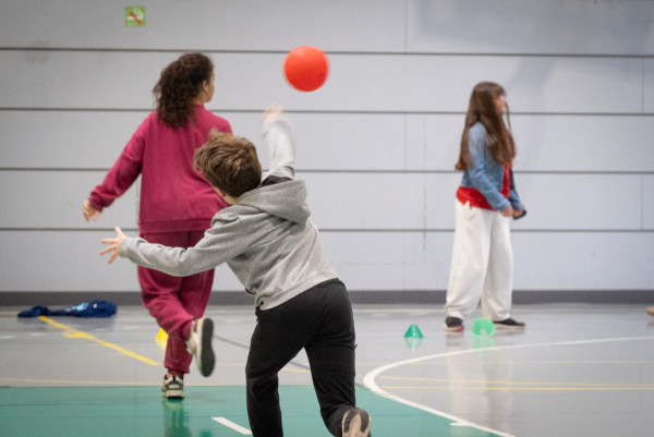 3a Jornada Interescolar a Abrera! 137 nens i nenes de 6è de primària de les tres escoles d'Abrera gaudeixen d'un matí dedicat a l'esport i la convivència a l'anella esportiva