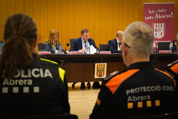 La reducció dels fets delictius en els darrers deu anys, la col·laboració entre els cossos de seguretat i l’aposta per les noves tecnologies centren la sessió plenària de la Junta Local de Seguretat d’Abrera