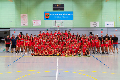 Abrera amb l'esport! Assistim a la presentació dels equips de la temporada 2026-2027 del Club Bàsquet Abrera al Pavelló Esportiu Municipal