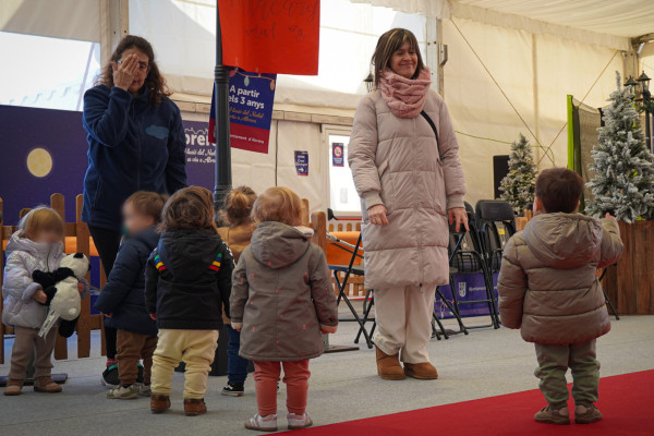 Visita infants Escola Bressol Municipal Món Petit al Parc de Nadal - 07.01.26