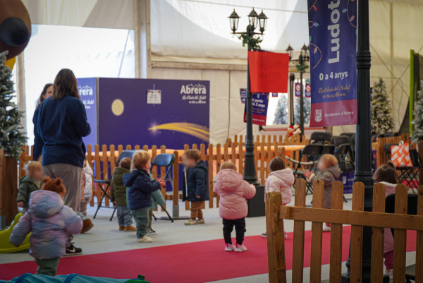 Visita infants Escola Bressol Municipal Món Petit al Parc de Nadal - 07.01.26