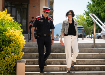 La consellera d'interior i Seguretat Pública de la Generalitat de Catalunya, Núria Parlon, visita el nostre municipi i signa el Llibre d'Honor de l'Ajuntament