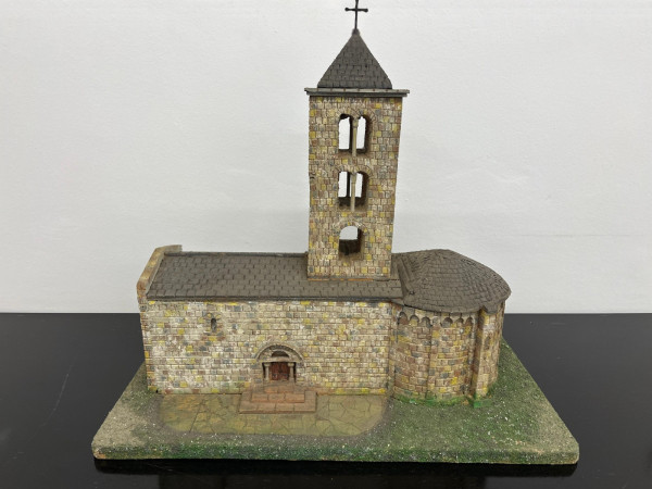 Incorporem al fons patrimonial d'Abrera una maqueta de l’Església de Sant Pere creada per Isidre Julià i Roig a finals del segle XX