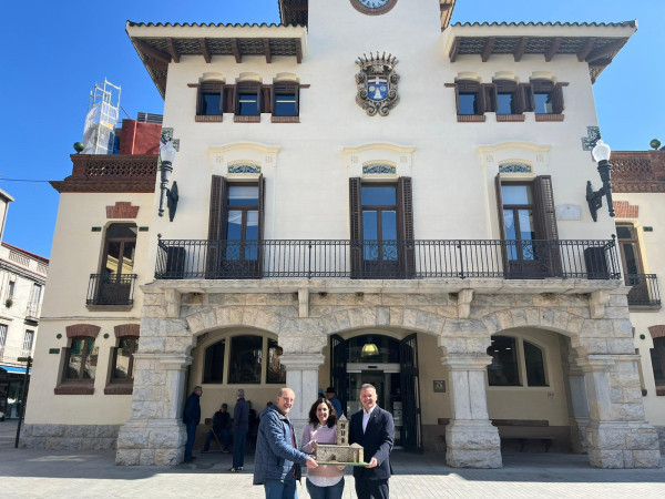 Incorporem al fons patrimonial d'Abrera una maqueta de l’Església de Sant Pere creada per Isidre Julià i Roig a finals del segle XX