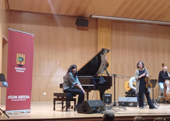 Gaudim del concert del Mar Serra Grup a l'Auditori del Centre Polivalent, dins el Cicle Musical d'Abrera
