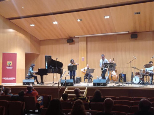 Gaudim del concert del Mar Serra Grup a l'Auditori del Centre Polivalent, dins el Cicle Musical d'Abrera