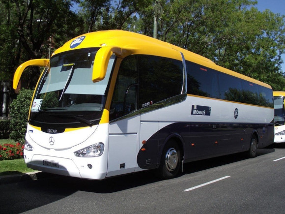 Els veïns i veïnes d'Abrera comptaran a partir d'aquest estiu amb una nova línia de bus fins a Barcelona