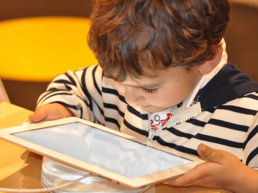 Et proporcionem diferents recursos educatius per continuar aprenent durant el confinament