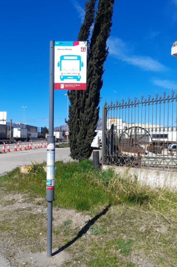Nova parada a demanda del servei de Bus Urbà d'Abrera, al camí de Les Mates, que es pot sol·licitar trucant al telèfon T. 682 22 91 48