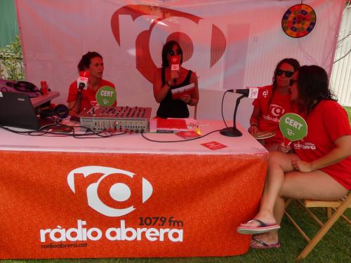 Gran èxit de participació al primer programa del "Viu l'Estiu" de Ràdio Abrera en directe des de la Piscina Municipal d'Estiu