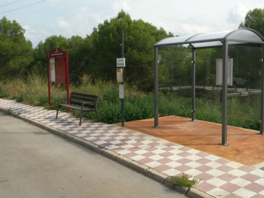 Parada de l'autobús al barri de Can Vilalba