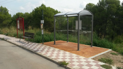 Parada de l'autobús al barri de Can Vilalba