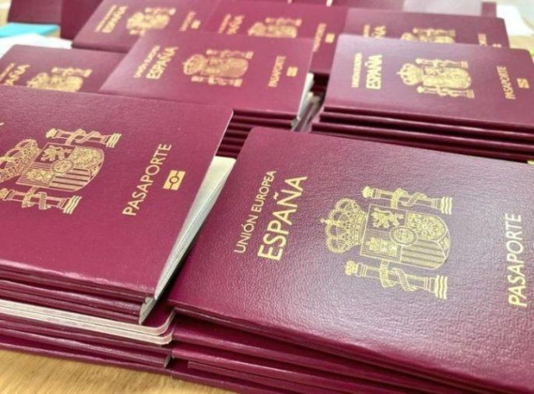 Servei d'expedició o renovació del Passaport