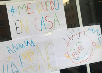 La infància abrerenca omple de colors els balcons i les finestres del municipi! #JoEmquedoaCasa