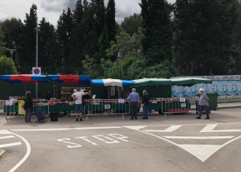 Reobrim el mercat setmanal d'Abrera amb parades d'alimentació, aforament limitat, mesures de seguretat i garanties sanitàries per la Covid-19