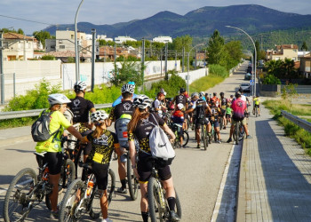 Descobrim Abrera en bici! Una cinquantena de persones ha participat aquest diumenge 18 de setembre en la pedalada familiar pels nostres carrers i places
